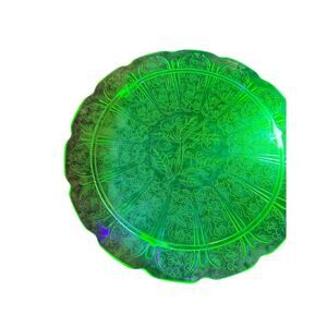 This beautiful Cake‎ Plate is made out of depression/uranium glass.